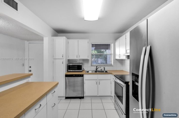 2 bed Condo in Davie