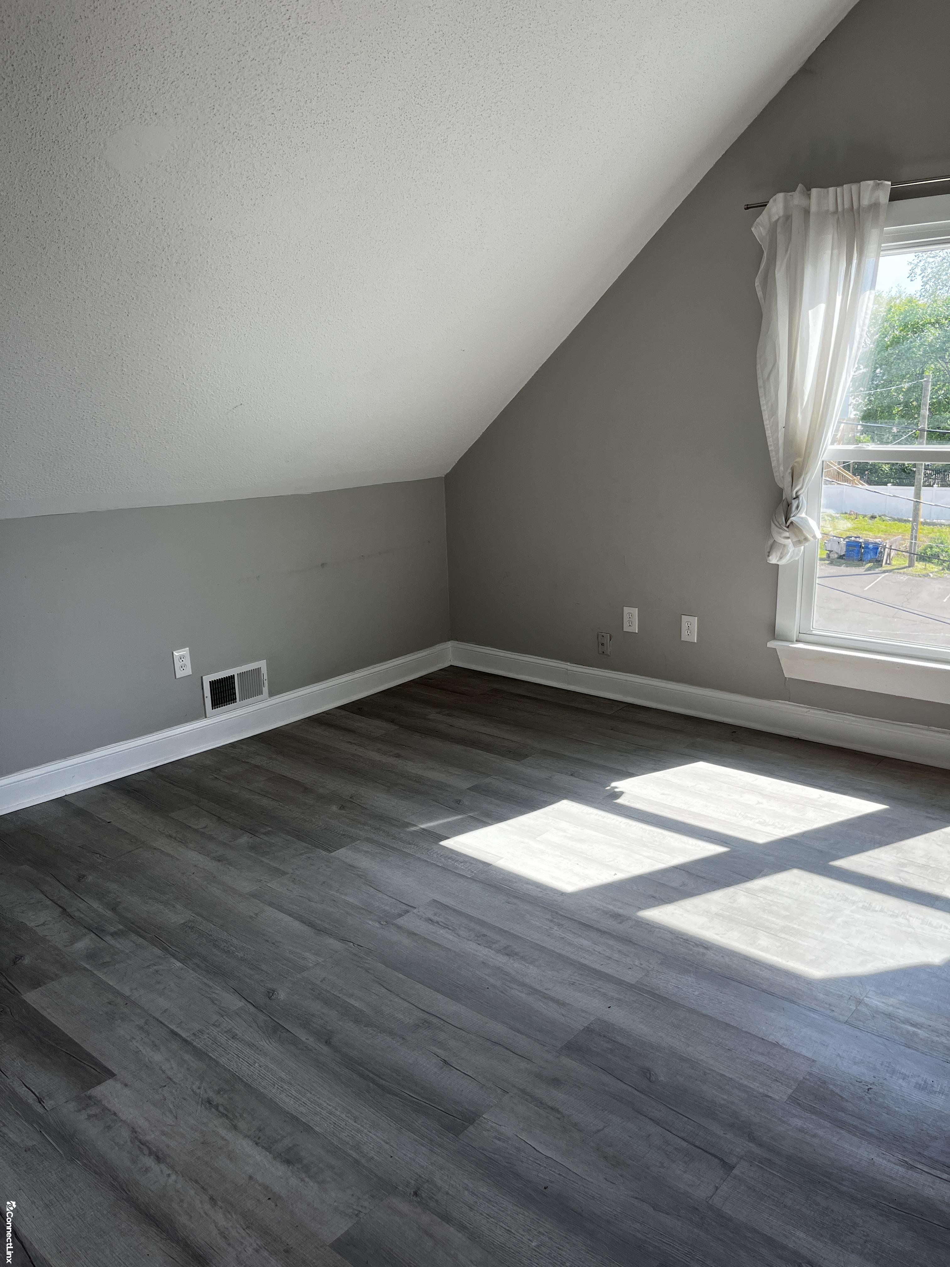 Photo 2 of 1 bed apartment in New Haven