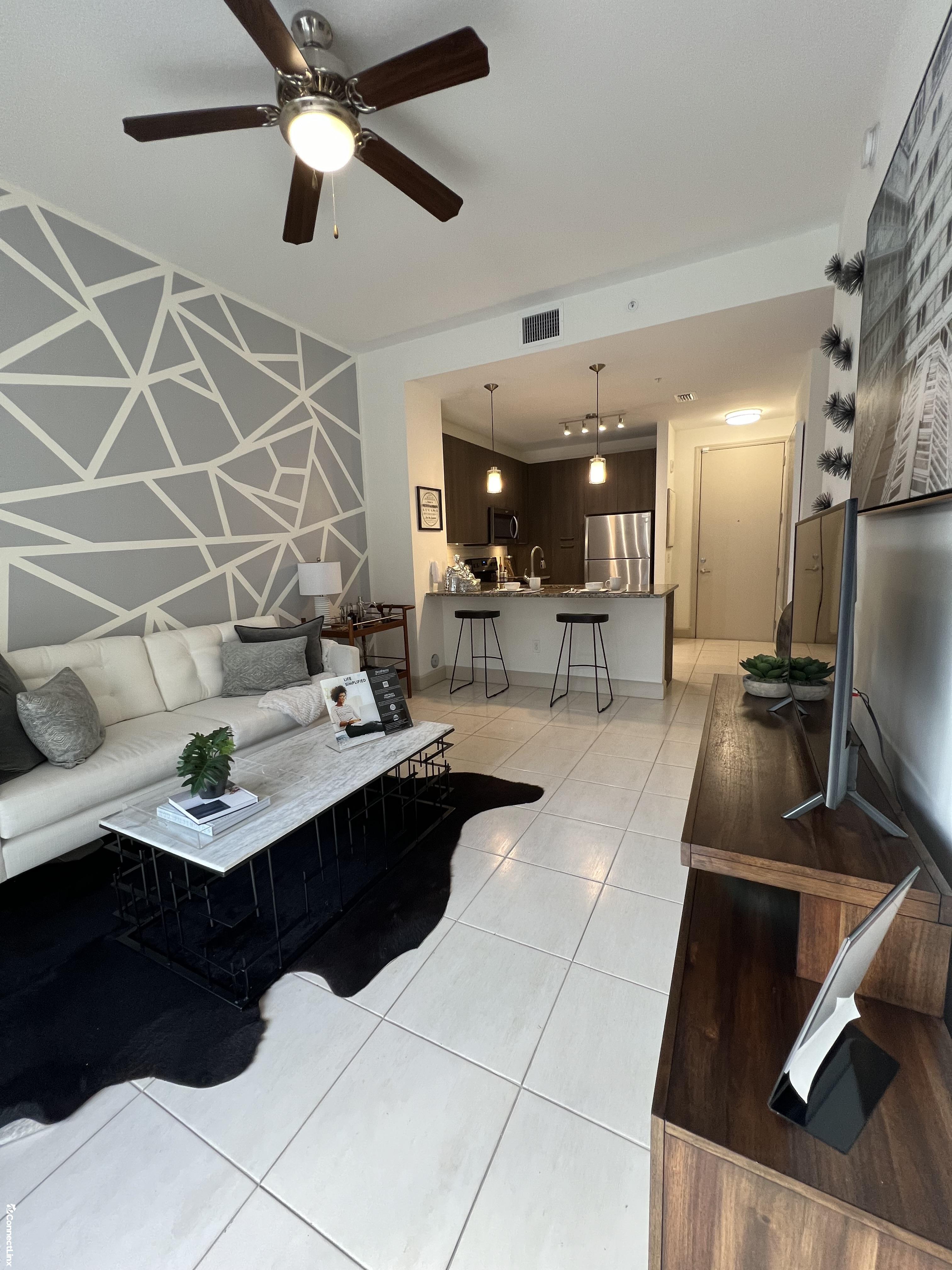 Photo 4 of 1 bed apartment in Miami