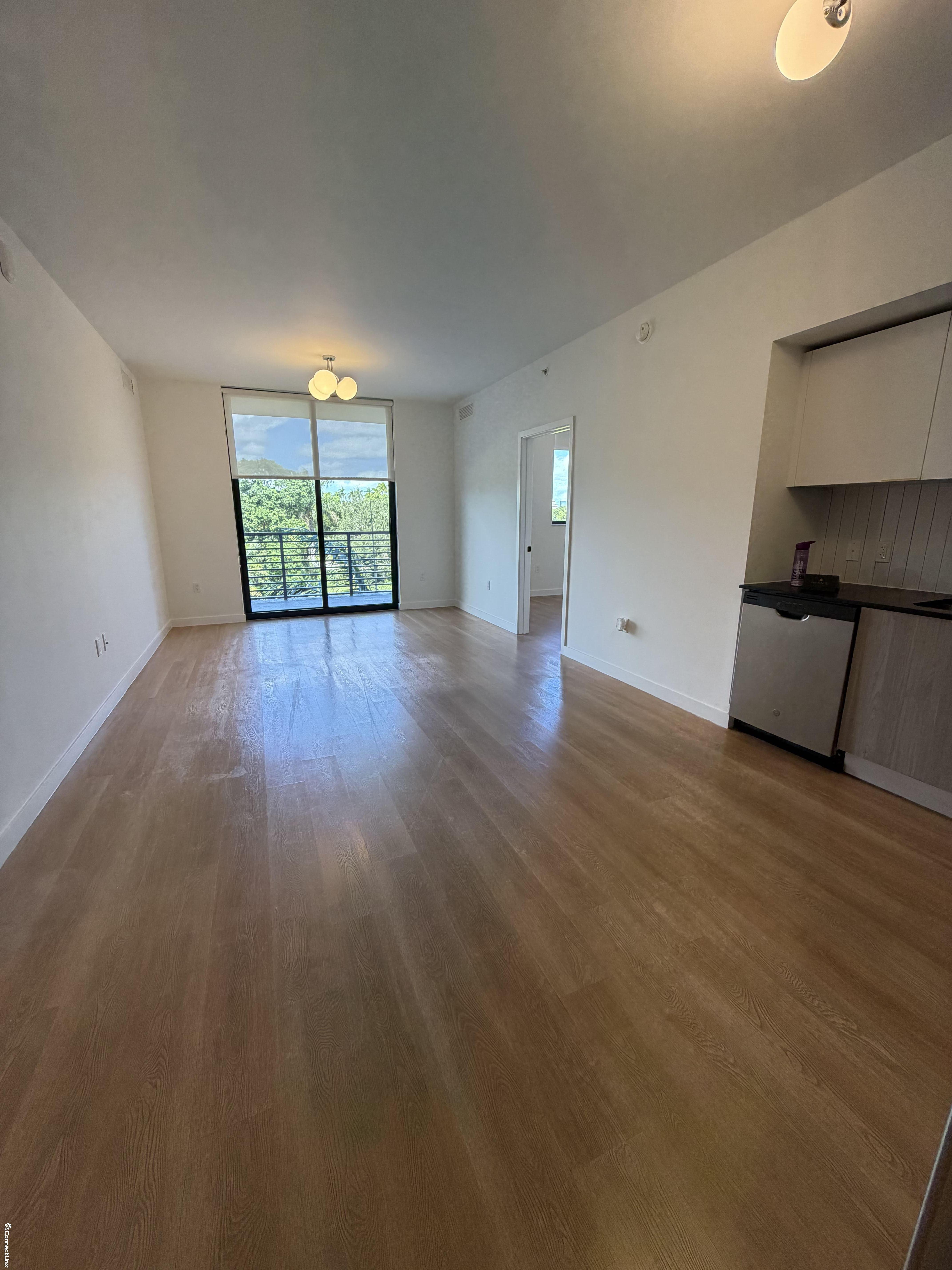 Photo 2 of 1 bed apartment in Miami