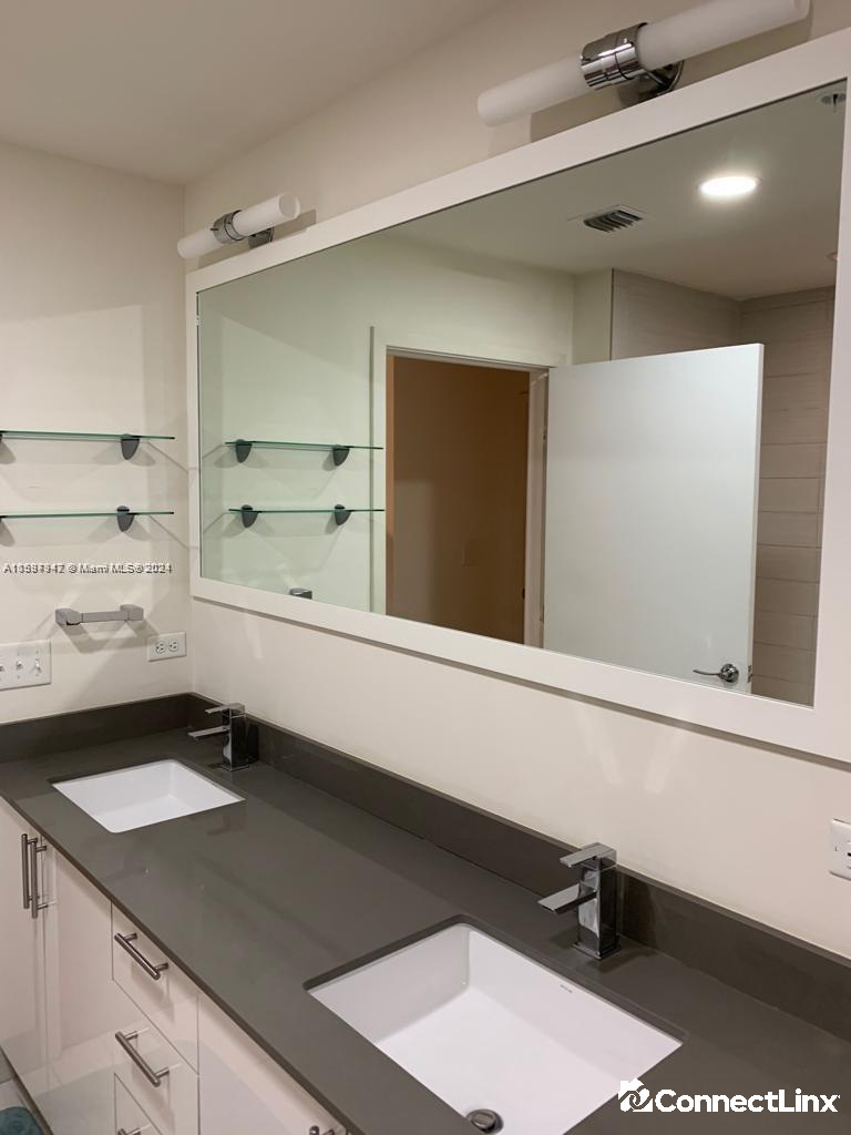 Photo 8 of 2 bed condo in Miami