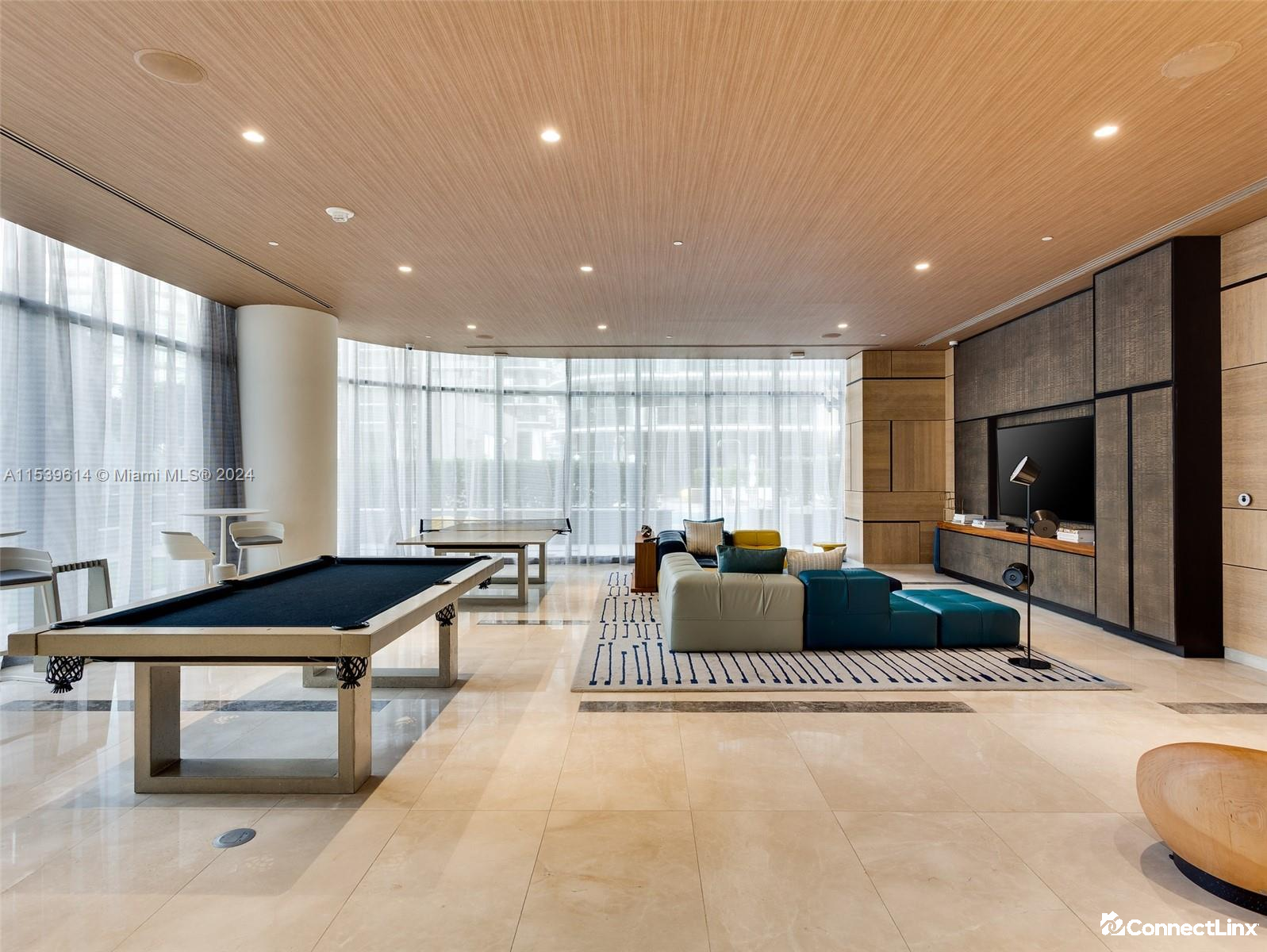 Photo 5 of 2 bed condo in Miami