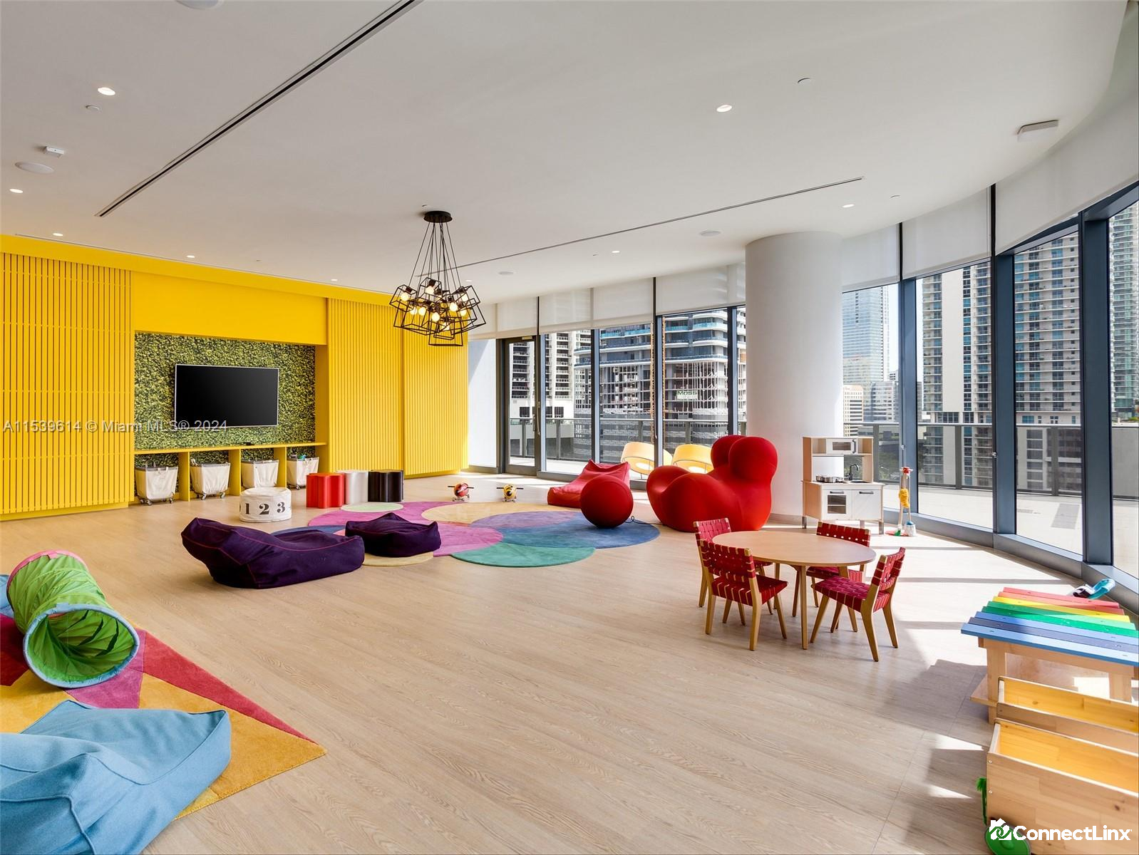 Photo 8 of 2 bed condo in Miami