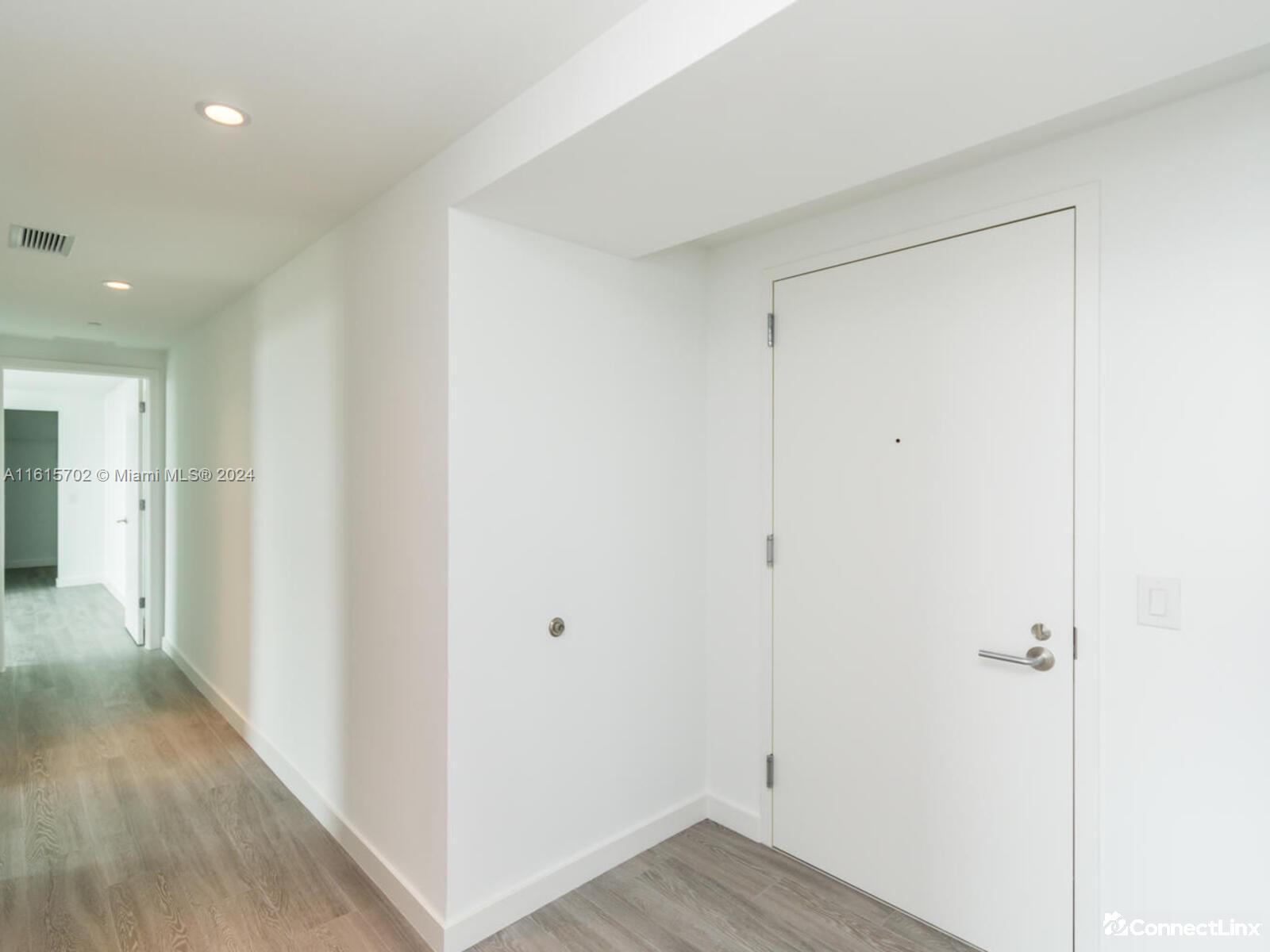 Photo 4 of 2 bed condo in Miami