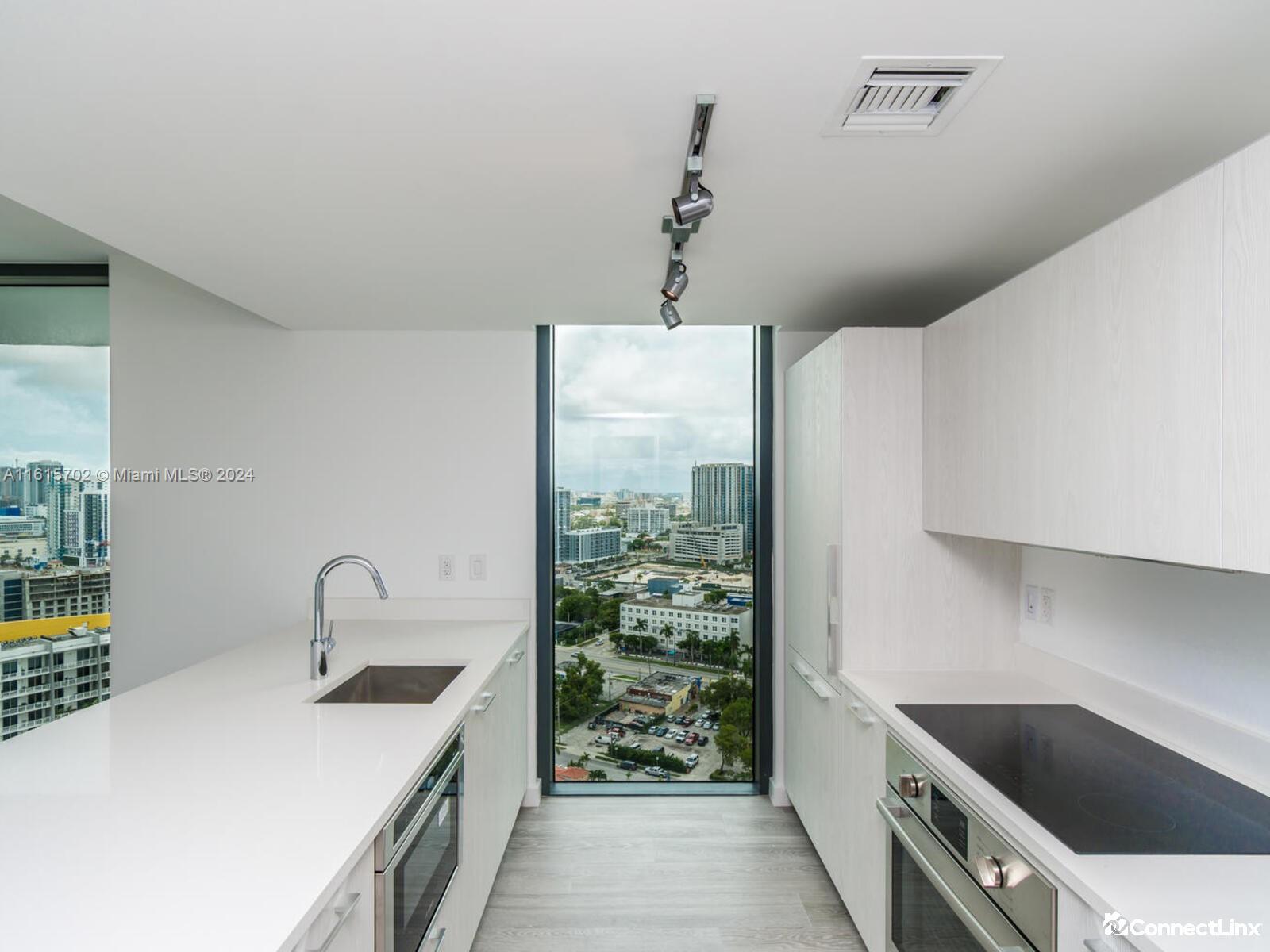Photo 6 of 2 bed condo in Miami