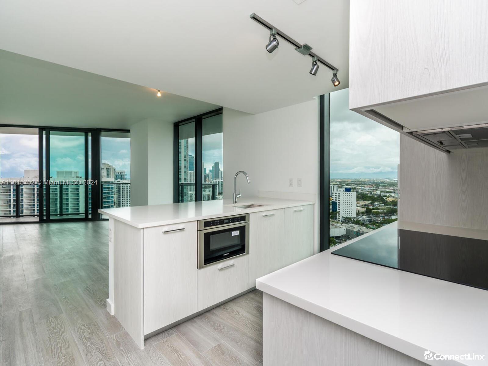 Photo 3 of 2 bed condo in Miami