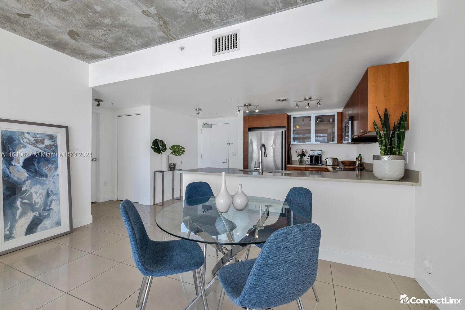 Photo 3 of 1 bed condo in Miami