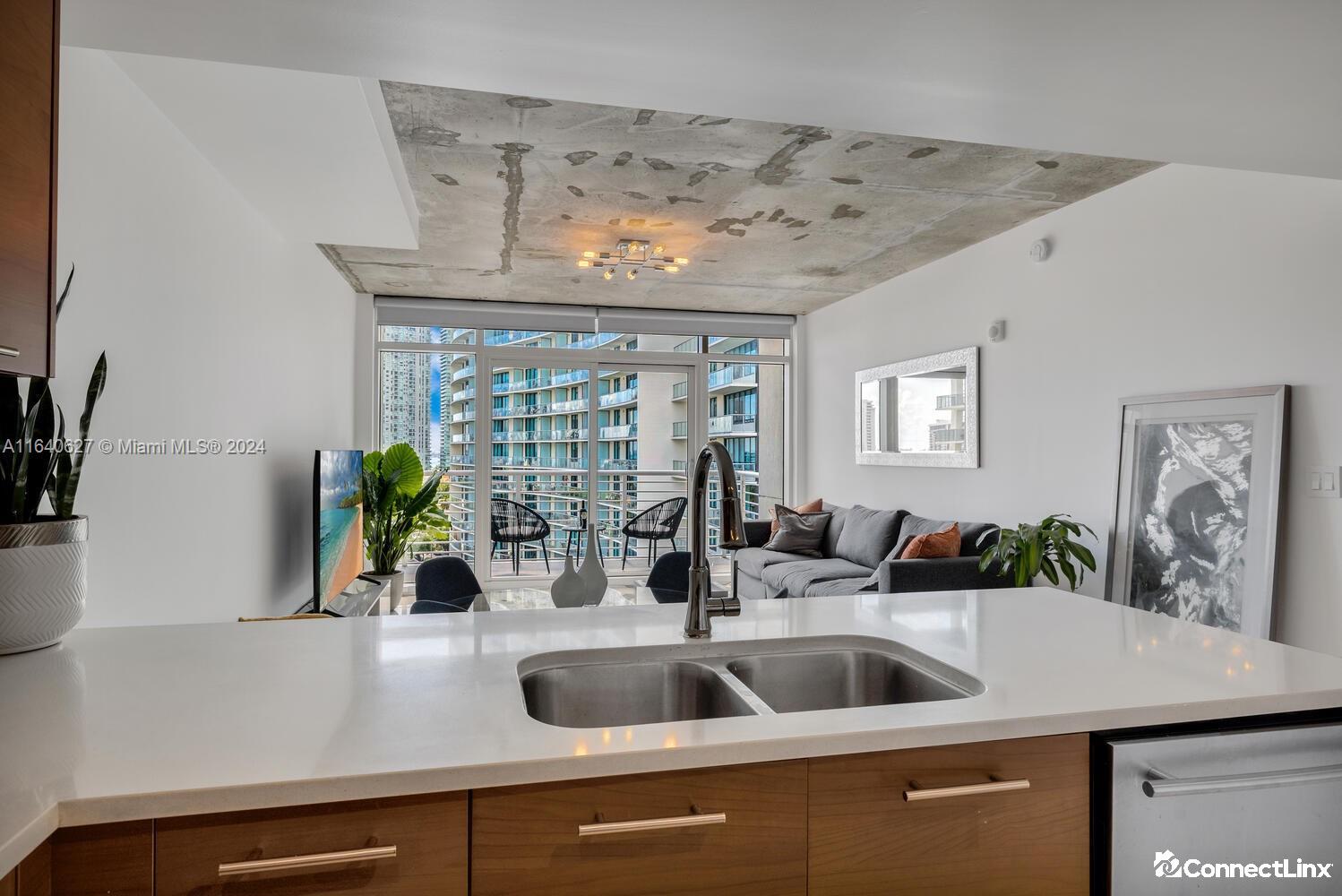 Photo 2 of 1 bed condo in Miami