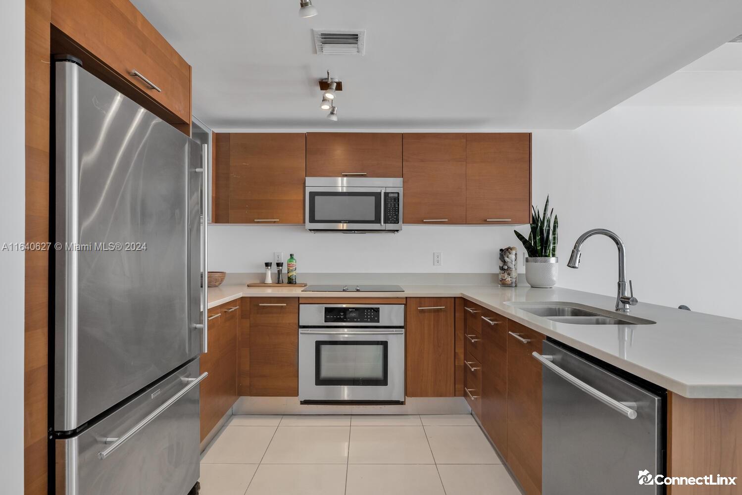 Photo 8 of 1 bed condo in Miami