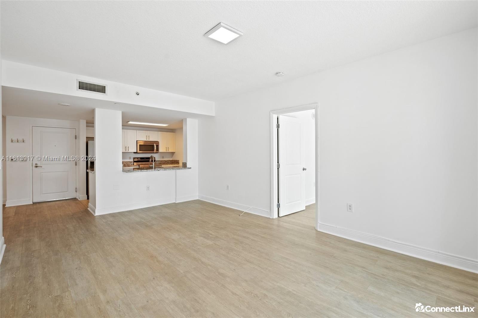 Photo 3 of 2 bed condo in Miami