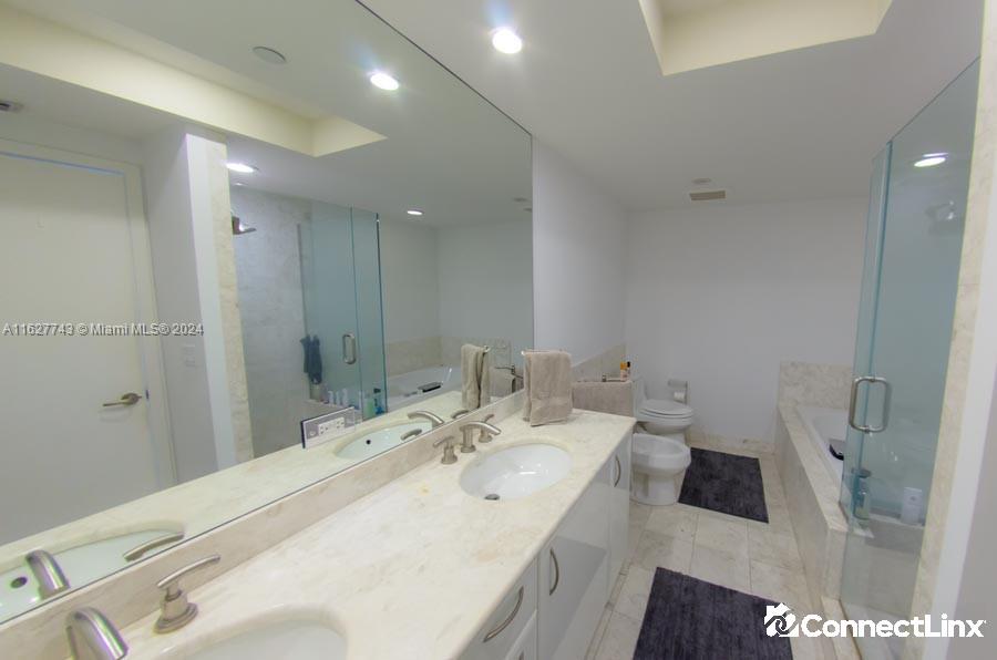 Photo 3 of 1 bed condo in Miami