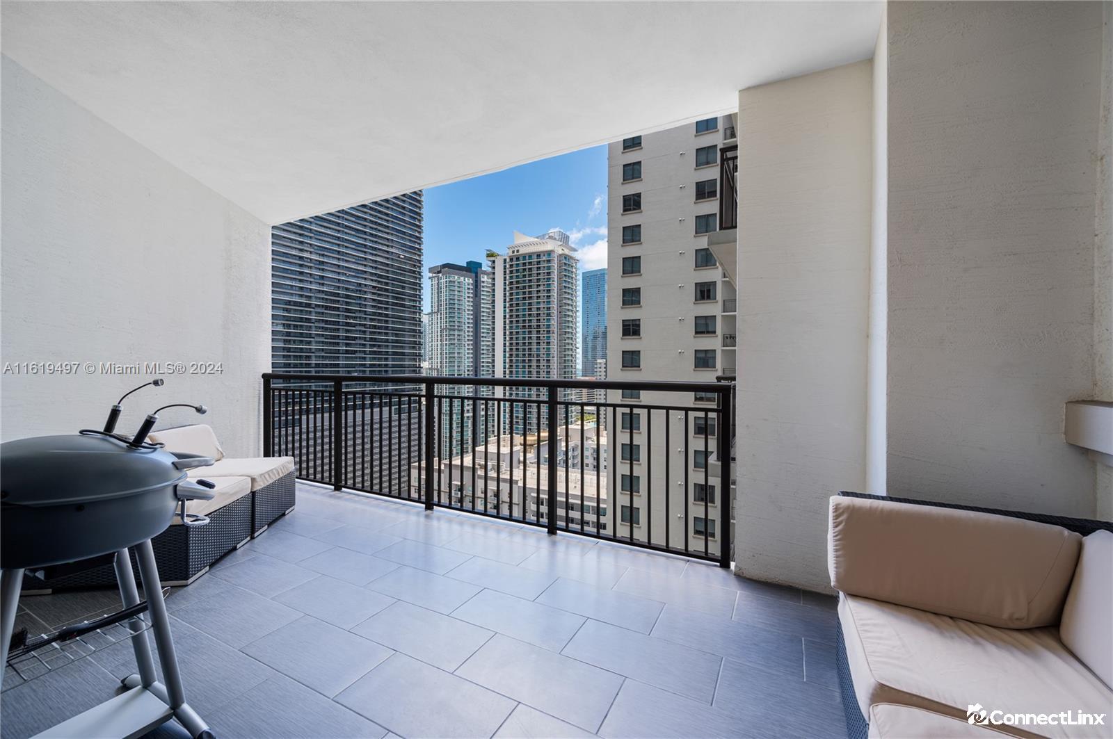 Photo 3 of 2 bed condo in Miami