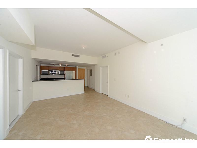 Photo 5 of 2 bed condo in Miami