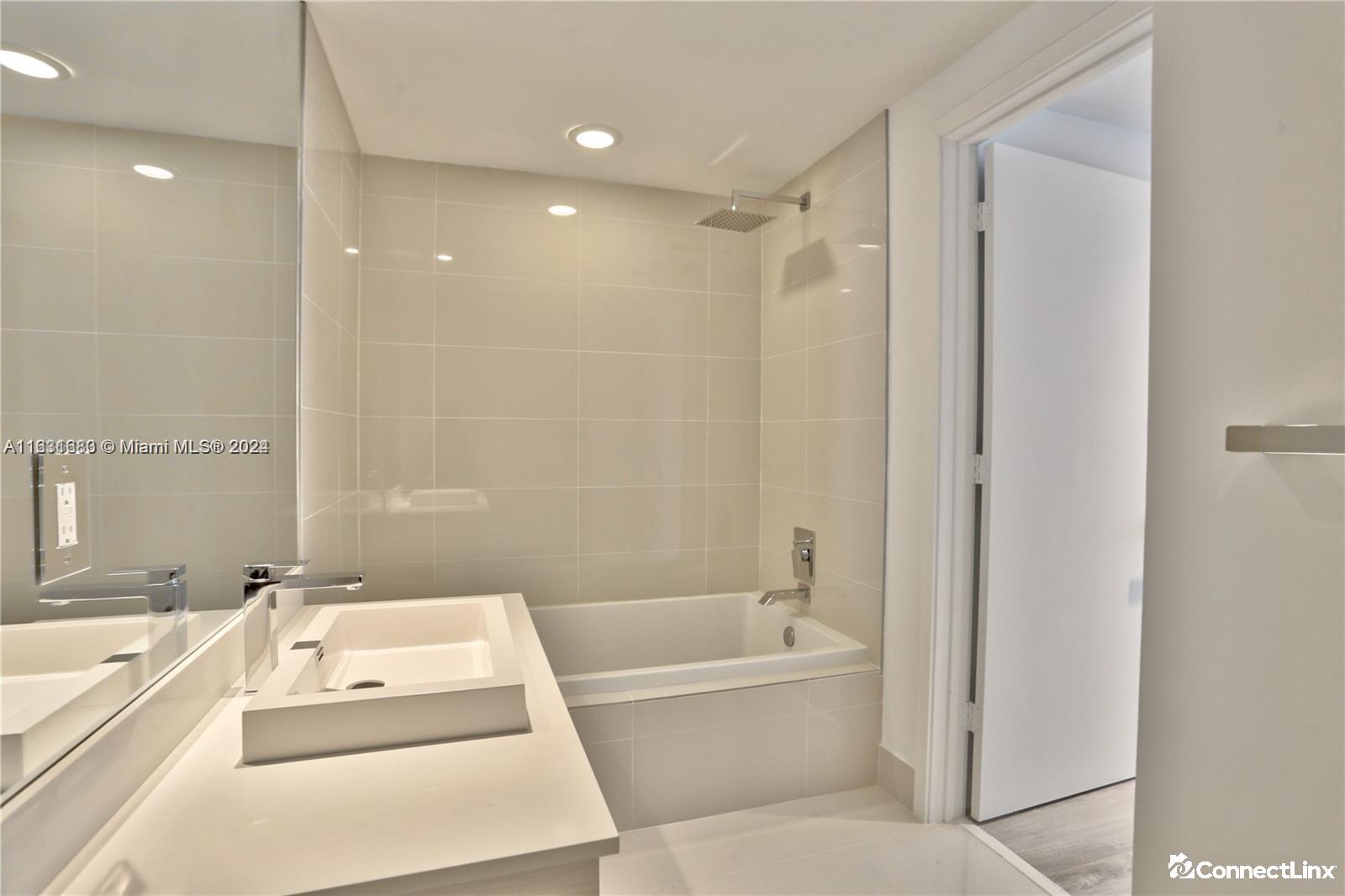 Photo 2 of 1 bed condo in Miami