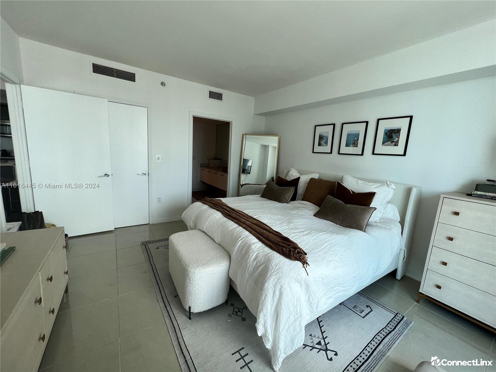 Photo 3 of 2 bed condo in Miami