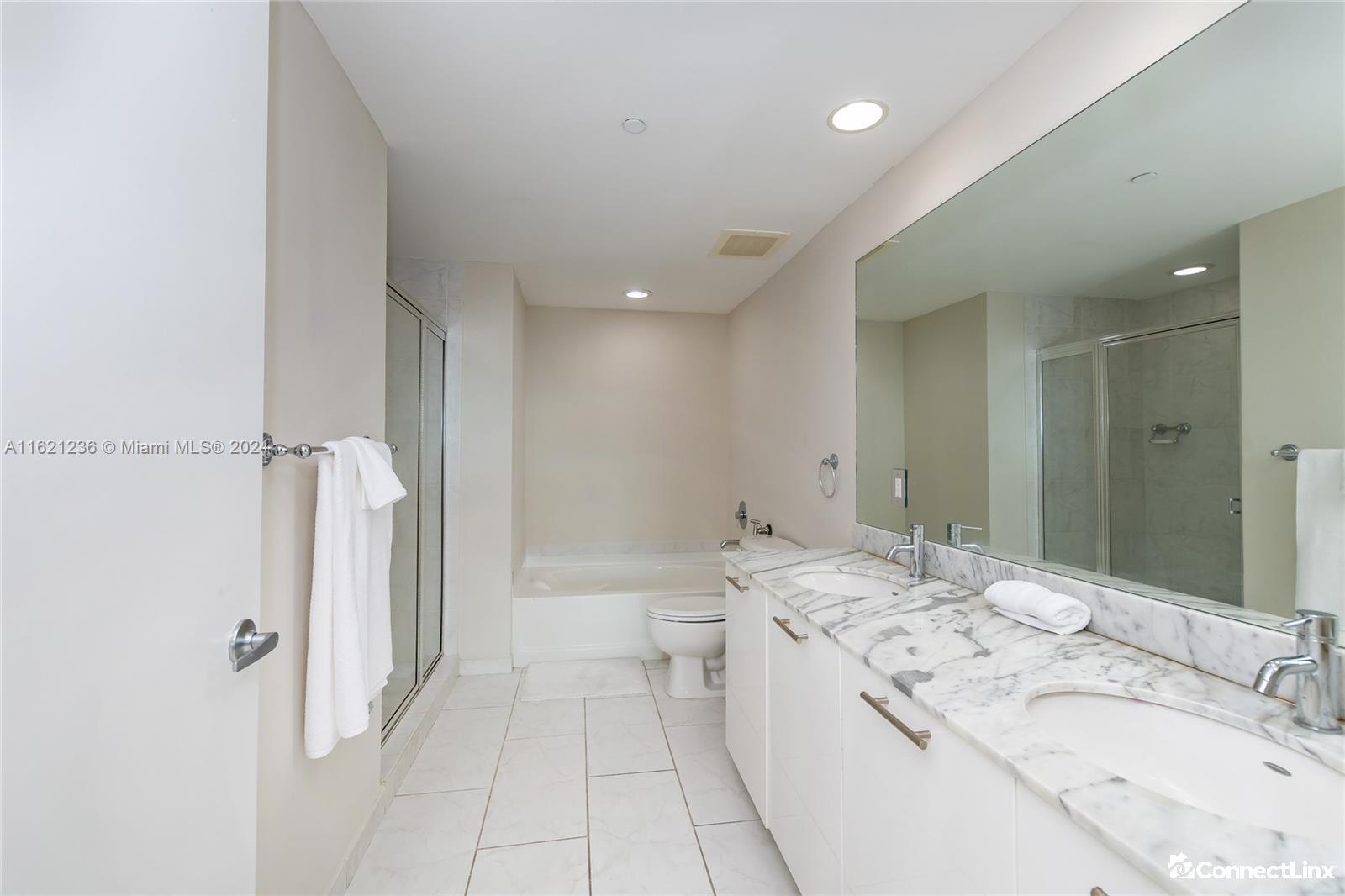 Photo 3 of 2 bed condo in Miami