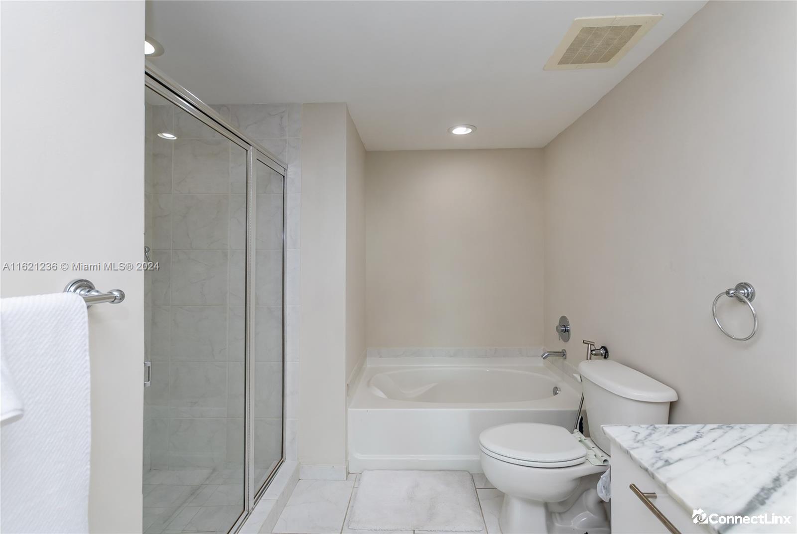 Photo 2 of 2 bed condo in Miami