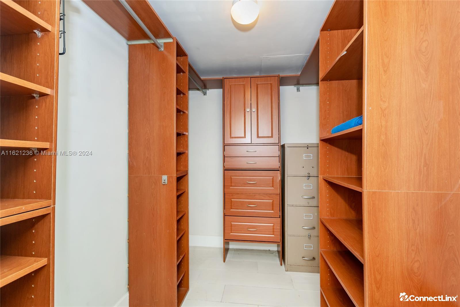 Photo 4 of 2 bed condo in Miami
