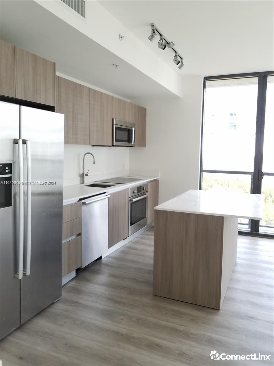 Photo 3 of 1 bed condo in Miami