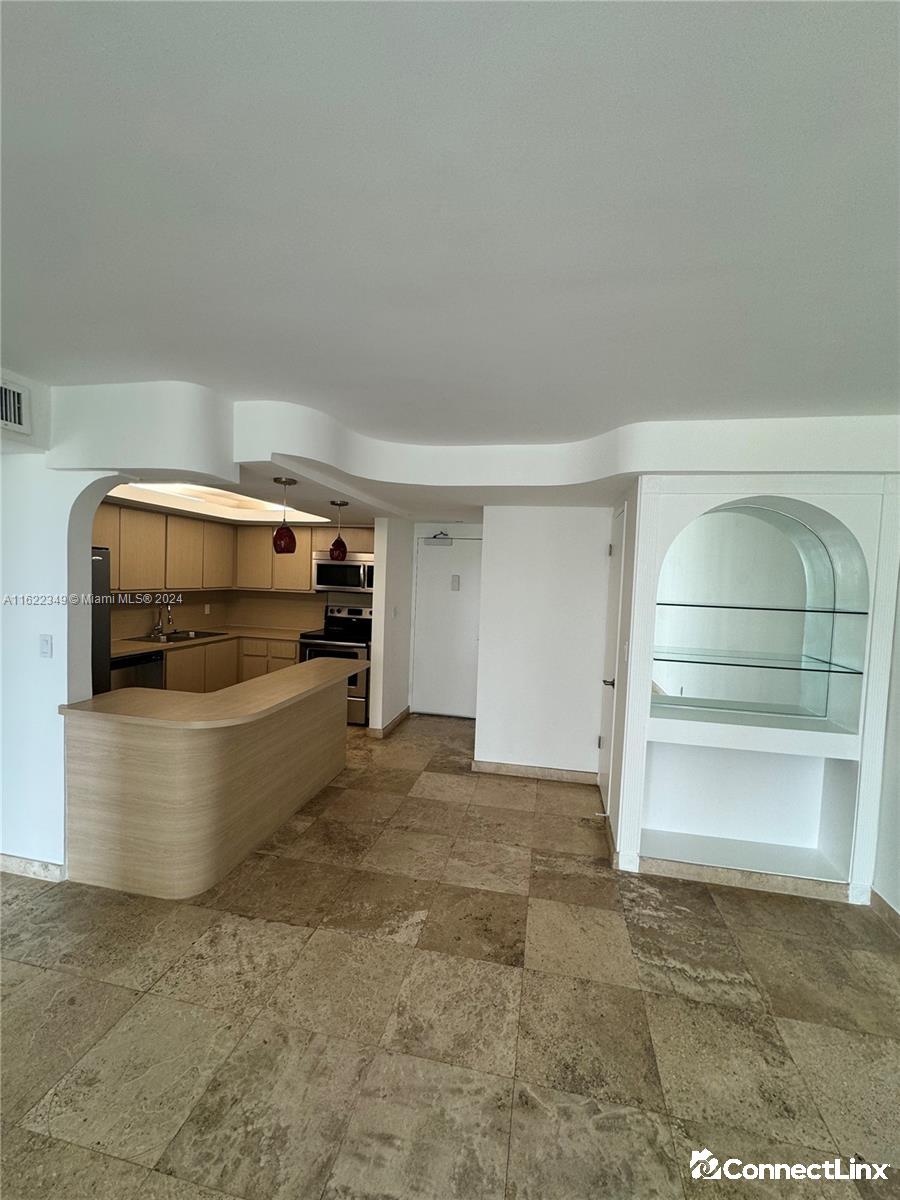 Photo 3 of 1 bed condo in Miami