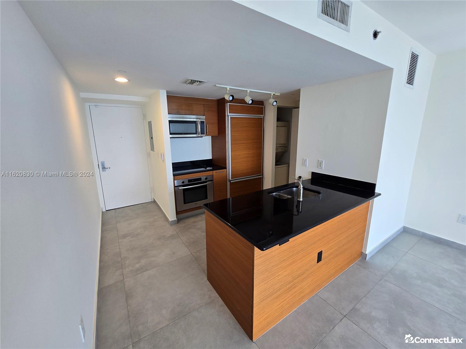 1 Bed Condo in Downtown Miami, Miami