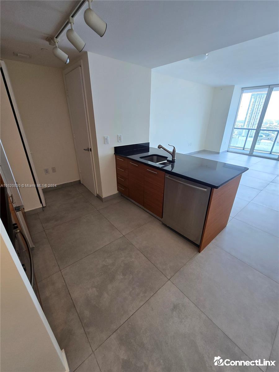 Photo 2 of 1 bed condo in Miami