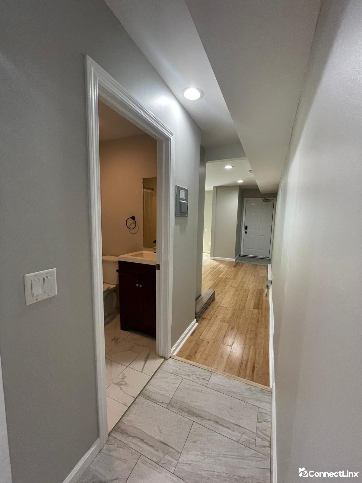 Photo 2 of 5 bed apartment in New Haven