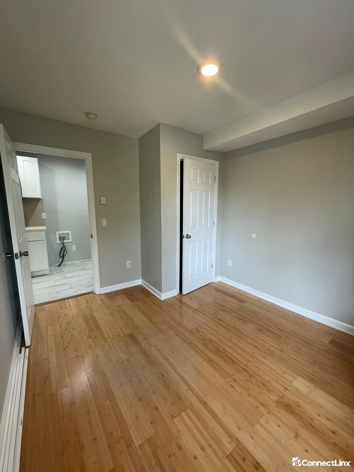 Photo 3 of 5 bed apartment in New Haven