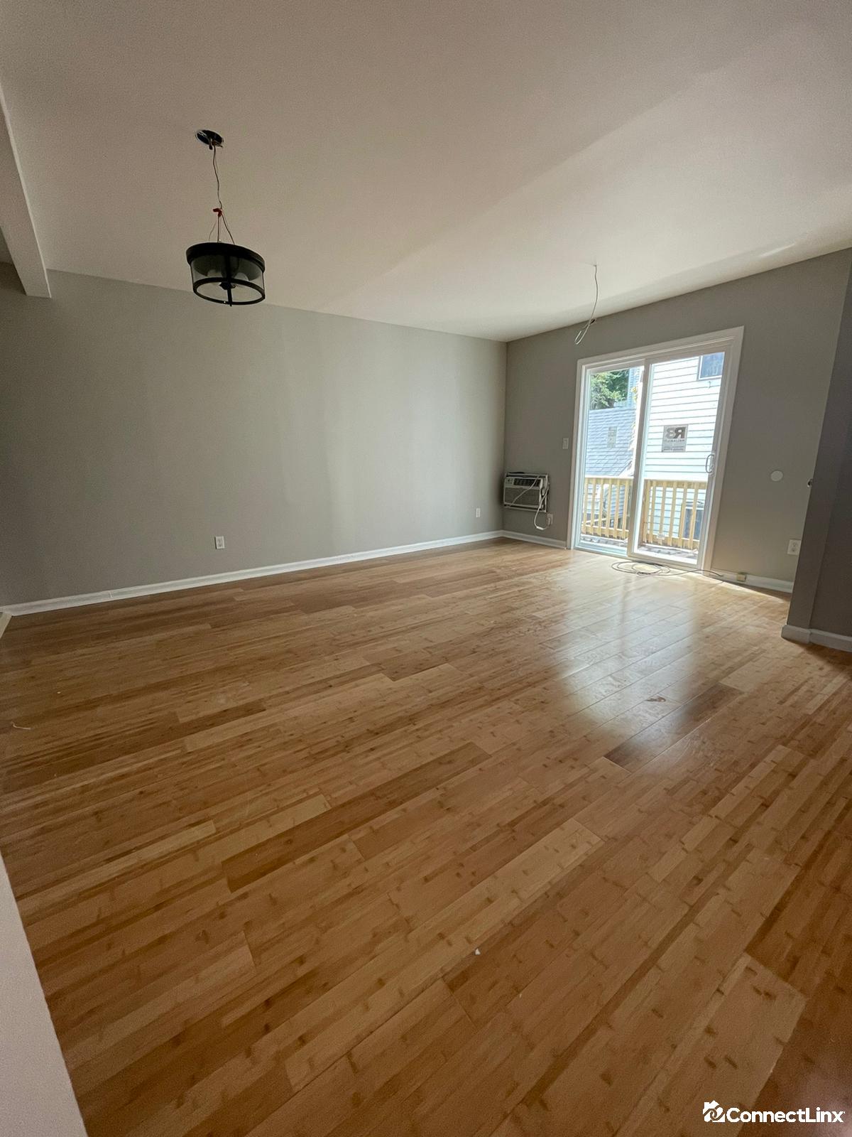 Photo 7 of 5 bed apartment in New Haven