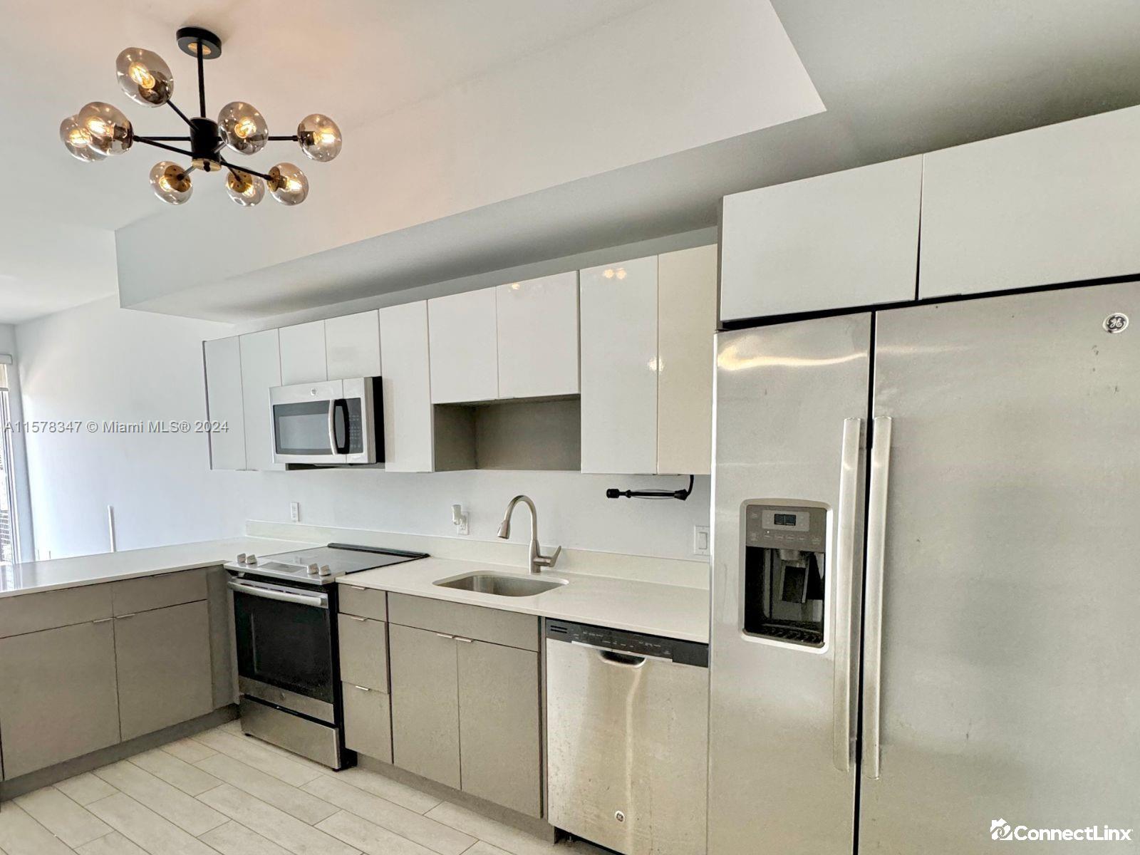 Photo 3 of 1 bed condo in Miami