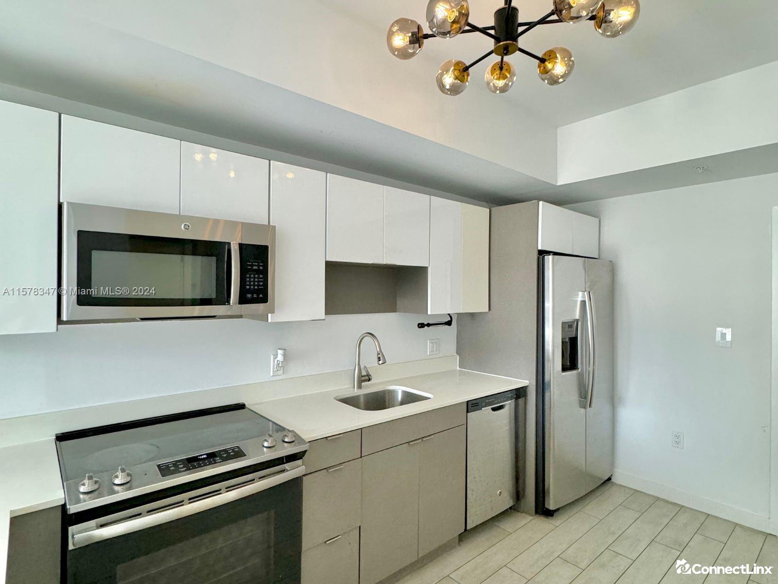 Photo 2 of 1 bed condo in Miami