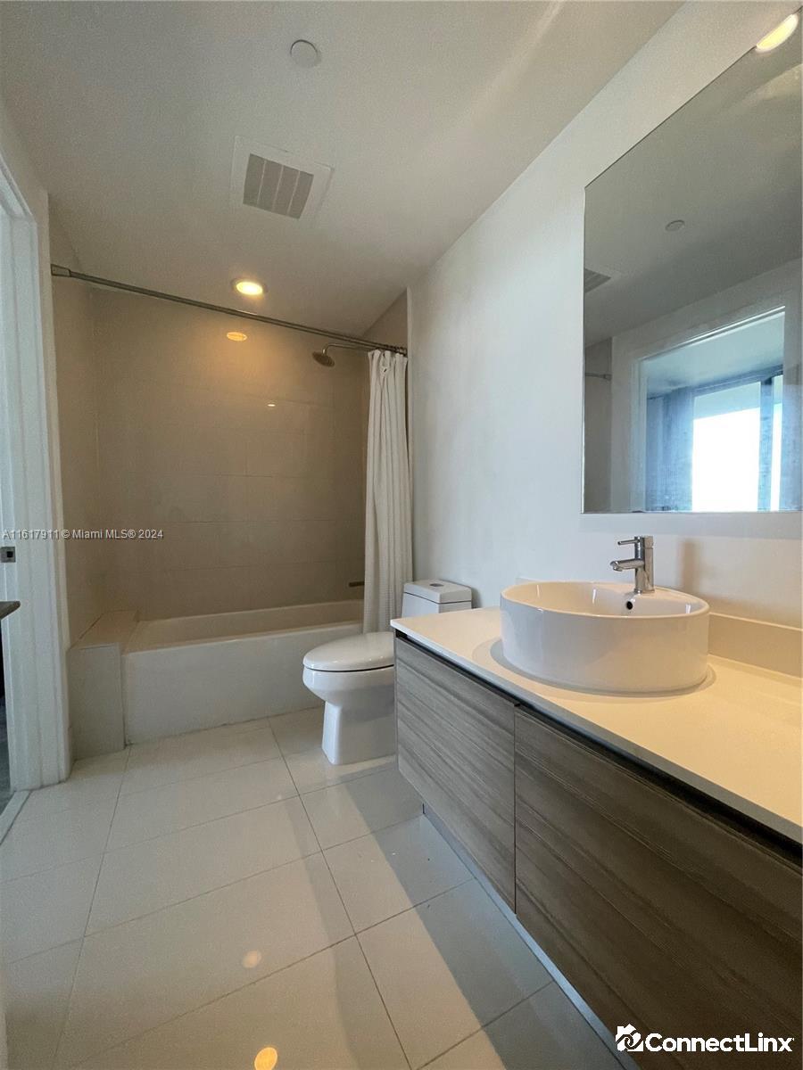 Photo 2 of 1 bed condo in Miami