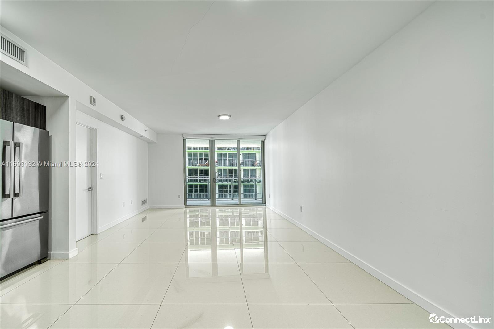 Photo 3 of 1 bed condo in Miami