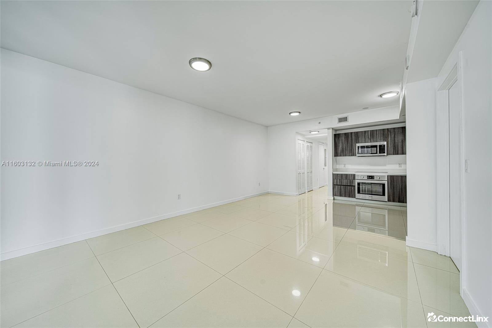Photo 8 of 1 bed condo in Miami