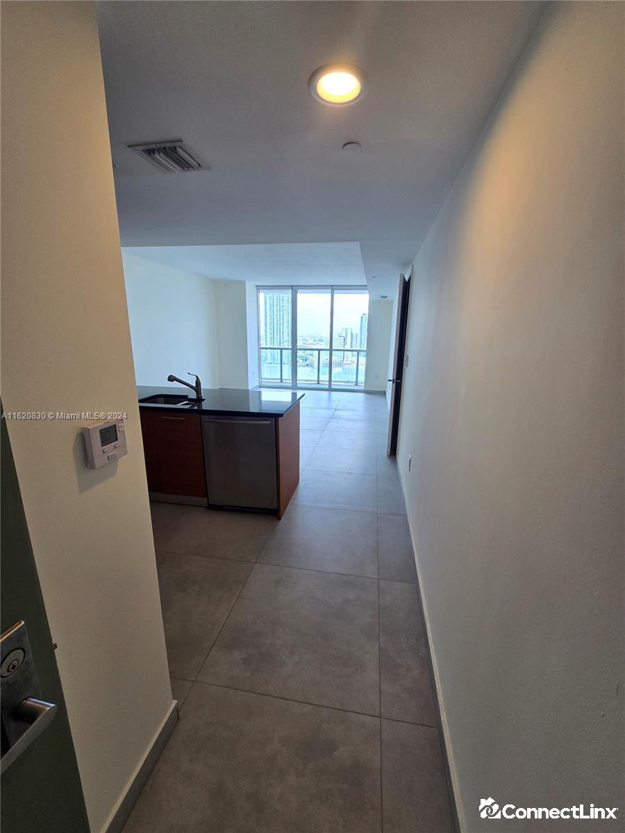 Photo 2 of 1 bed condo in Miami
