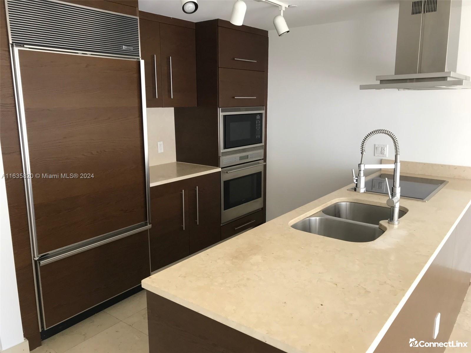 1 Bed Condo in Downtown Miami, Miami