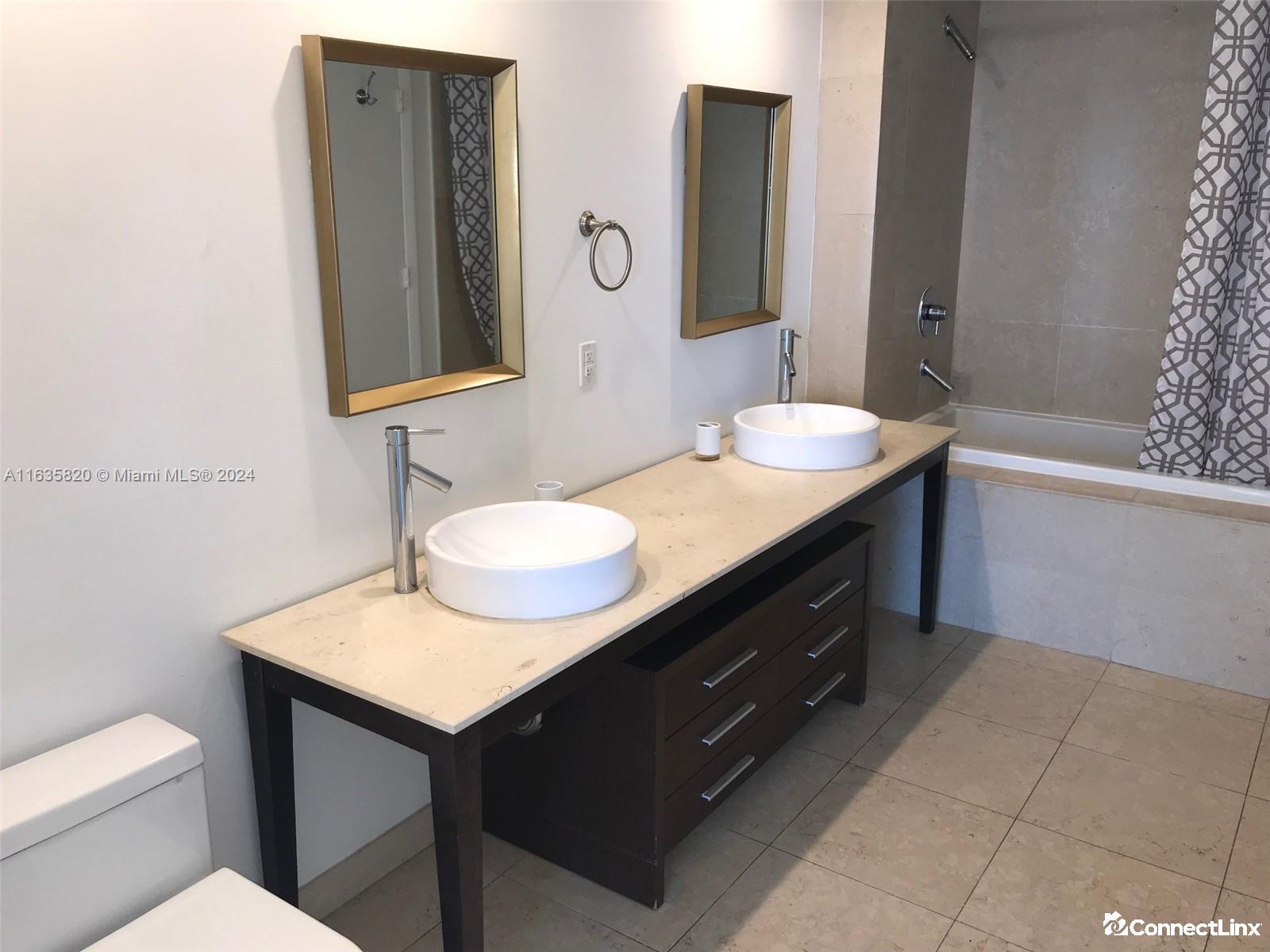 Photo 3 of 1 bed condo in Miami