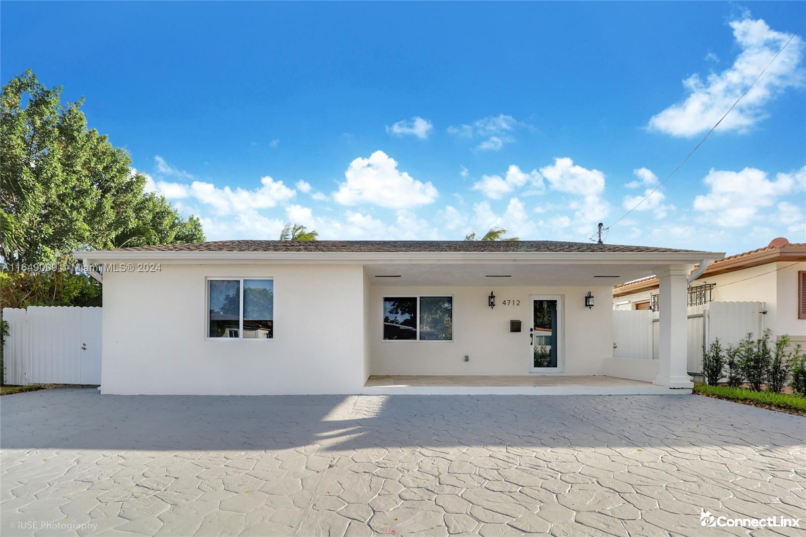 3 bedroom single family home in Coral Gables, FL