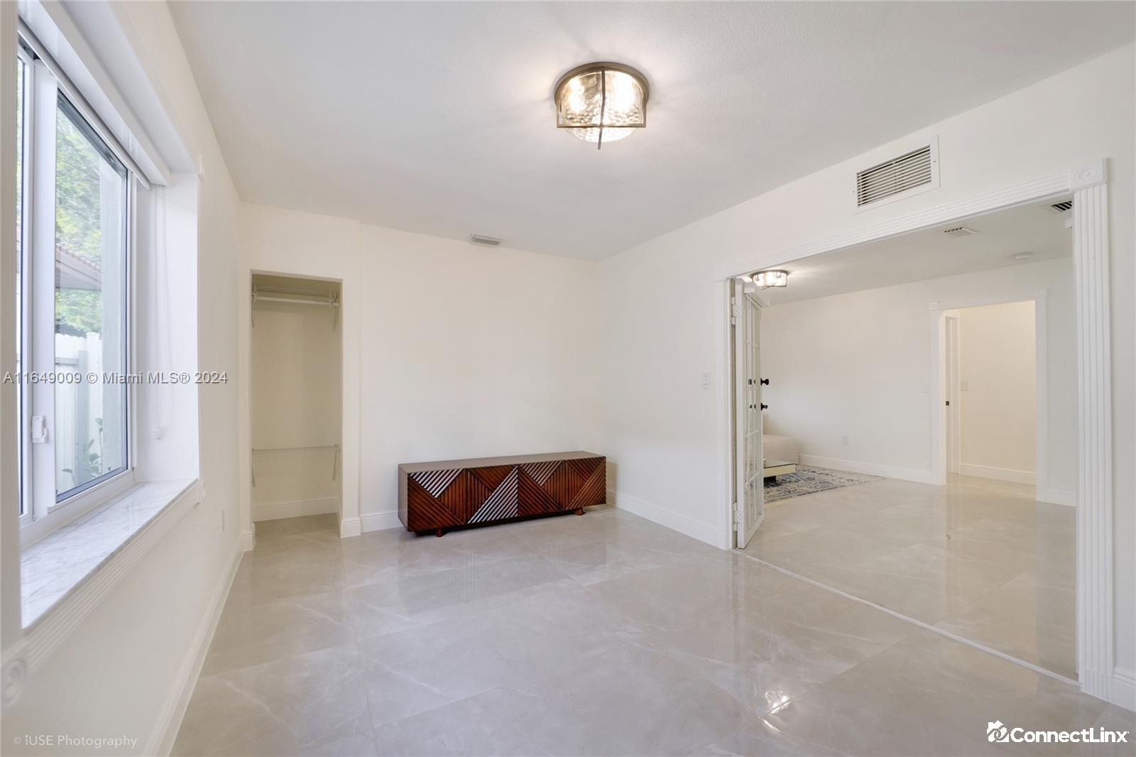 Photo 5 of 3 bed single family home in Coral Gables