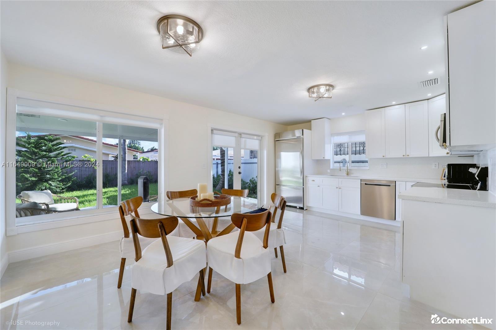 Photo 3 of 3 bed single family home in Coral Gables