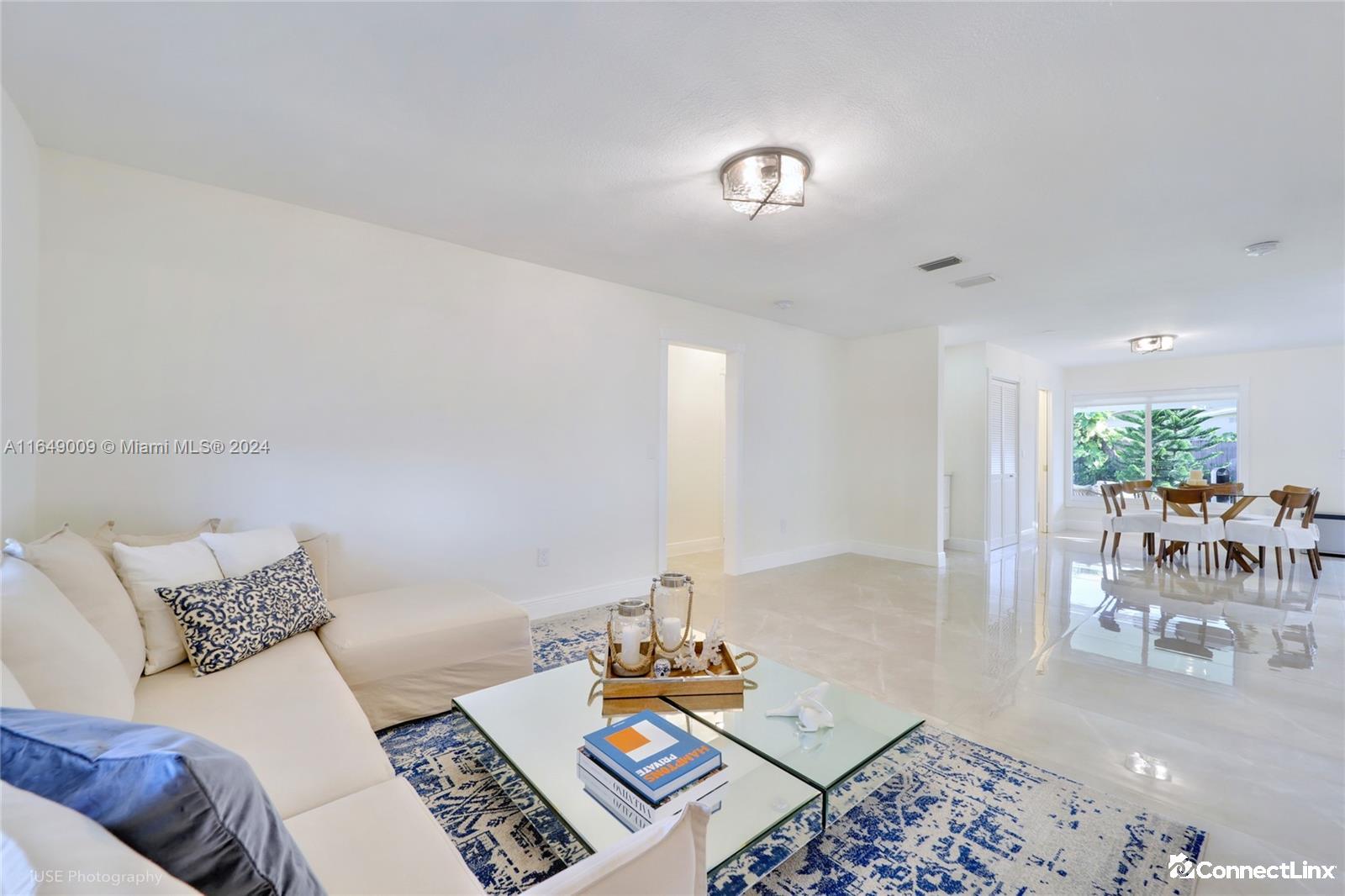 Photo 6 of 3 bed single family home in Coral Gables