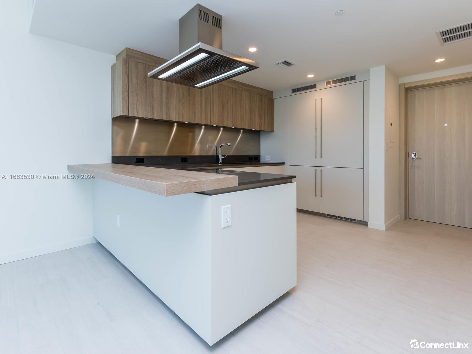 Photo 2 of 1 bed condo in Miami