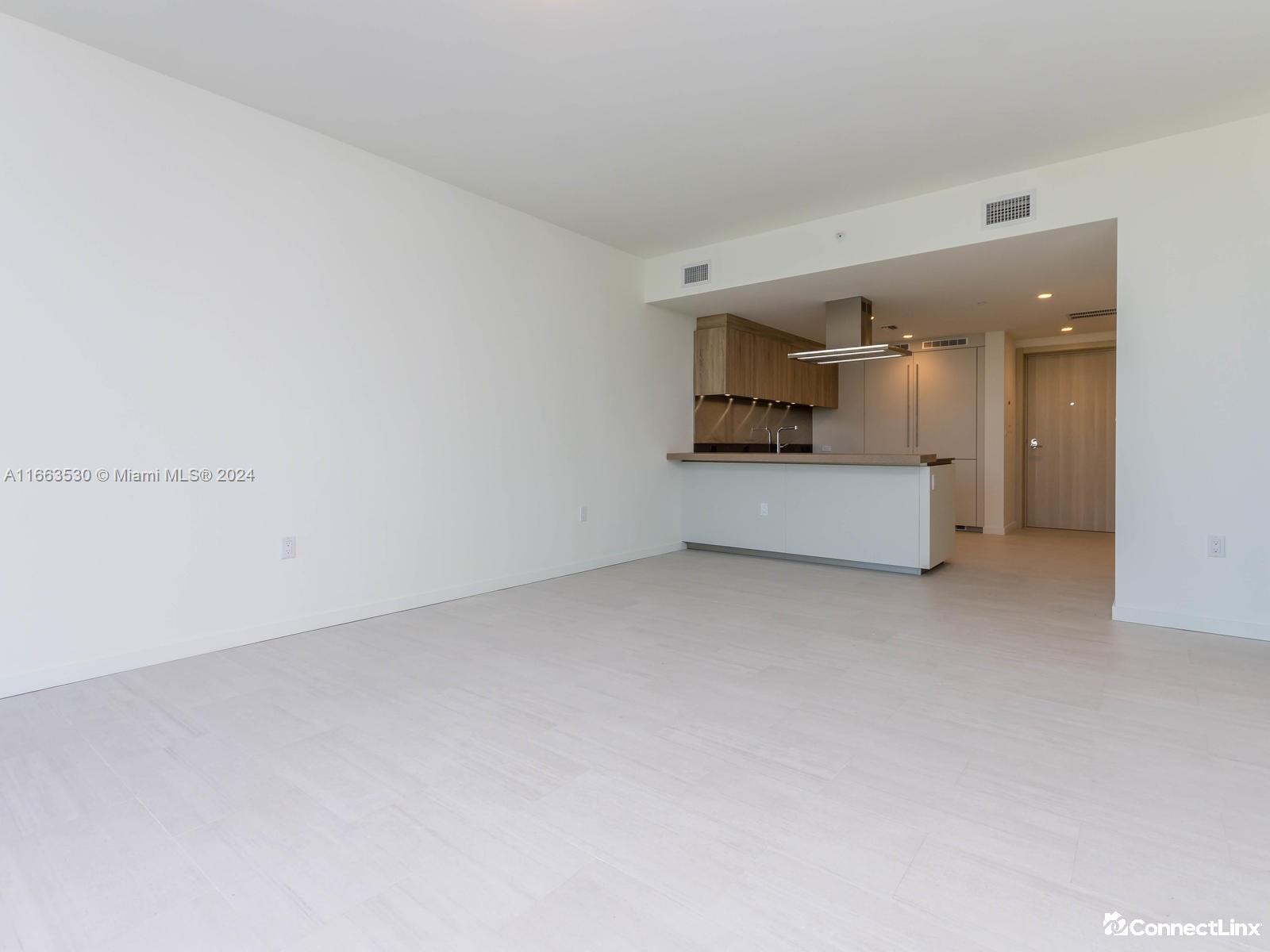 Photo 3 of 1 bed condo in Miami