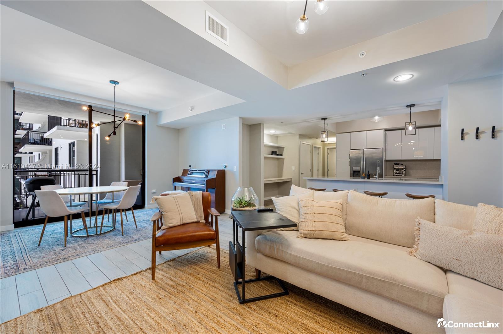 Photo 2 of 2 bed condo in Miami