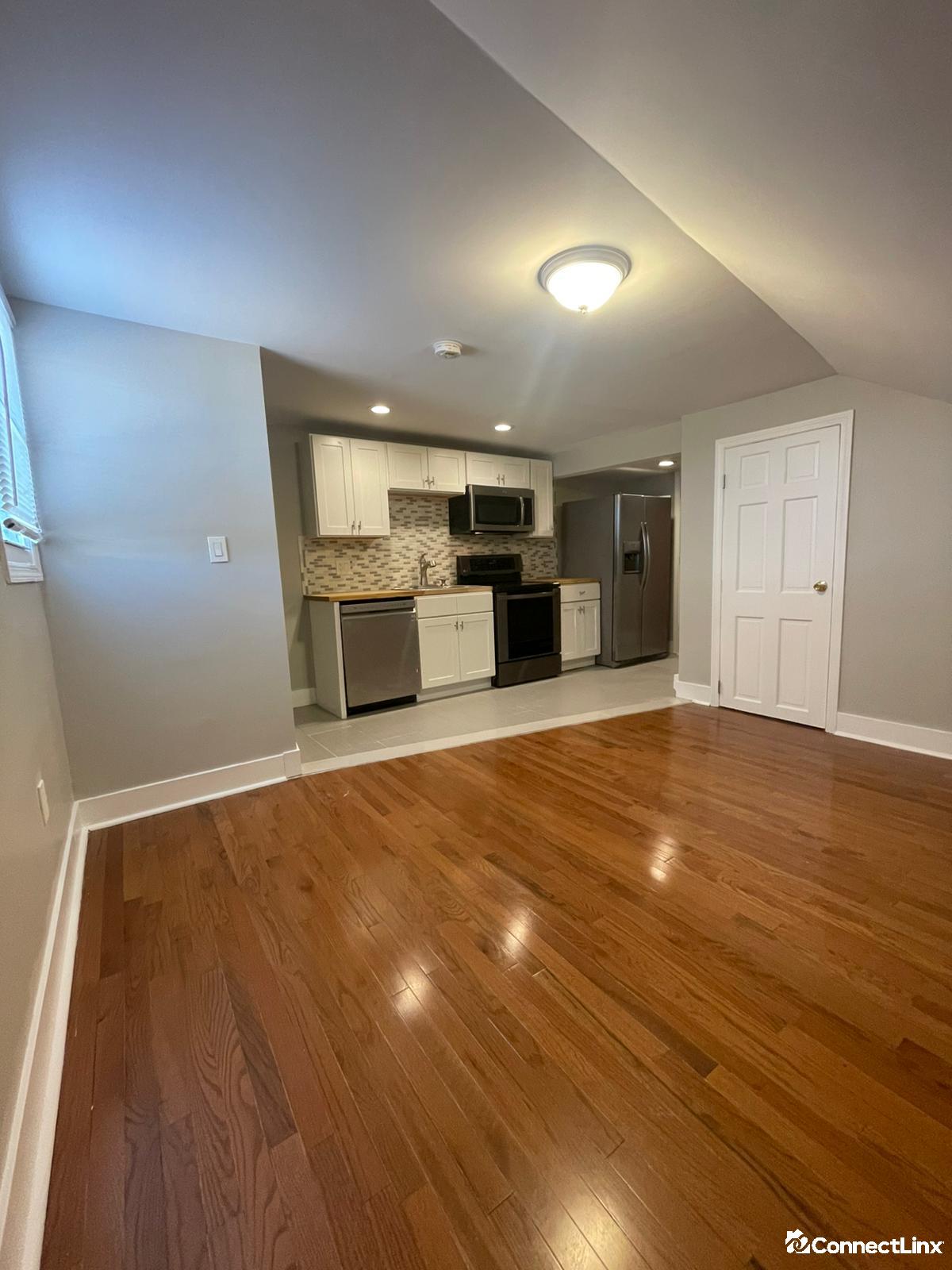 5 bed garden style (1-4 stories) in New Haven