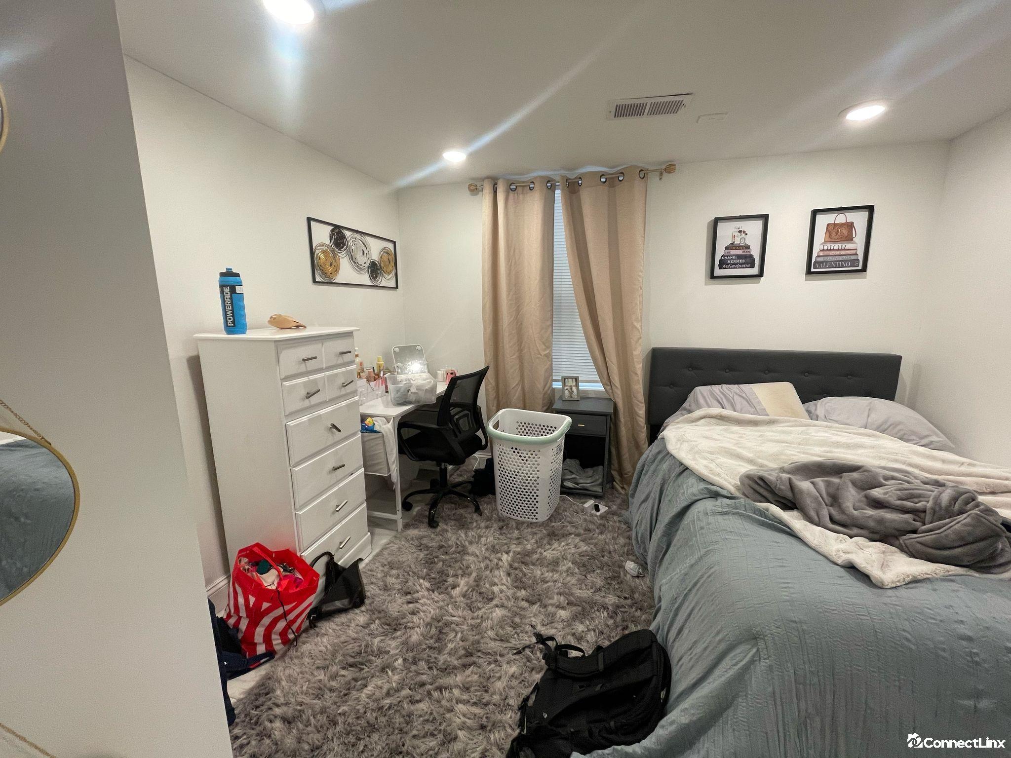 Photo 5 of 3 bed apartment in New Haven