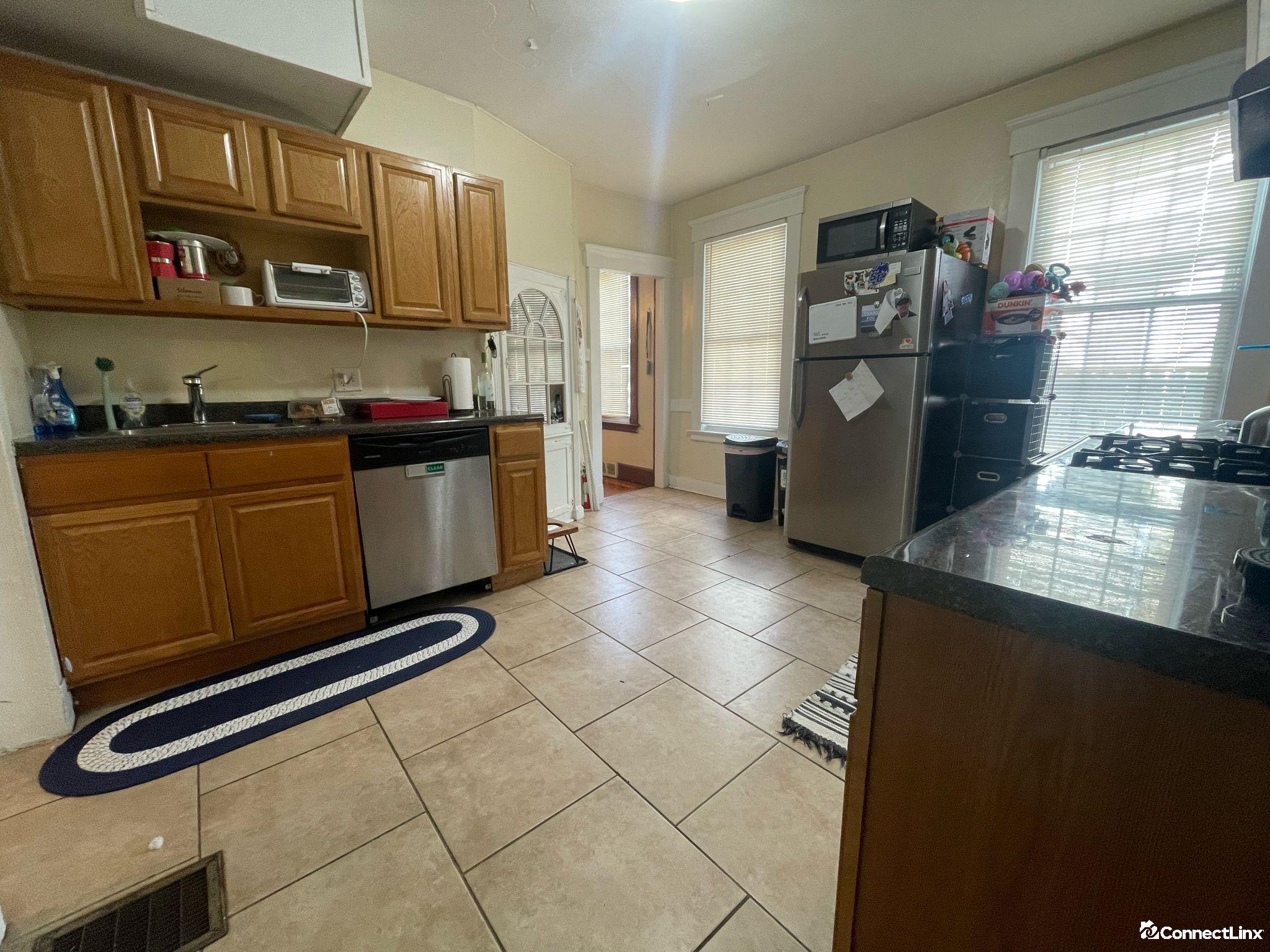 Photo 6 of 3 bed apartment in New Haven
