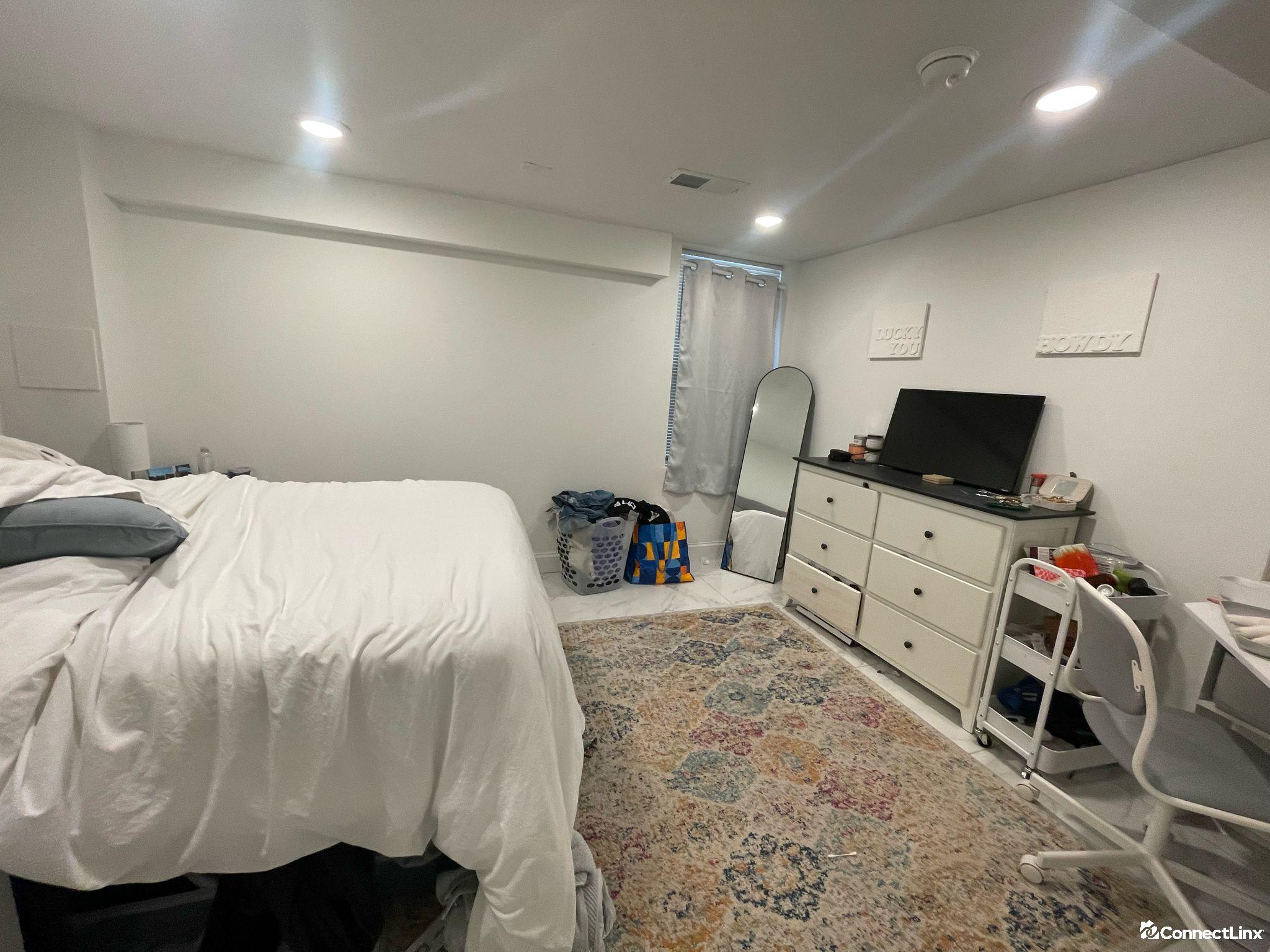 Photo 8 of 3 bed apartment in New Haven