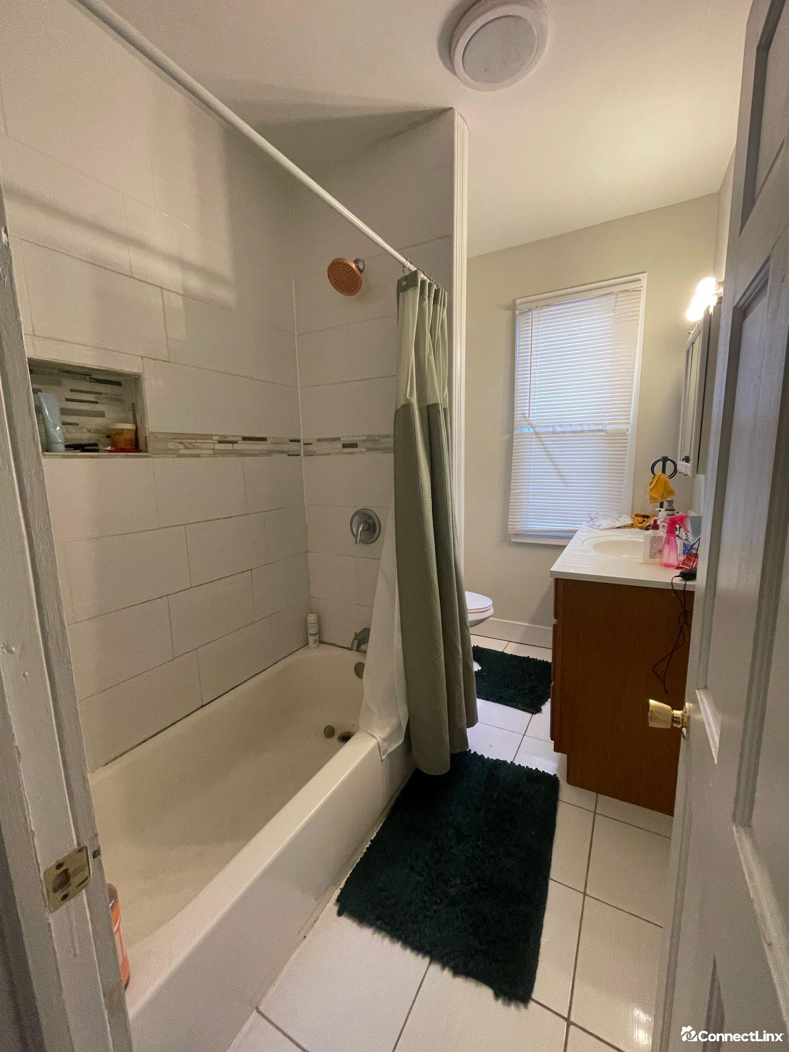 Photo 5 of 3 bed apartment in New Haven