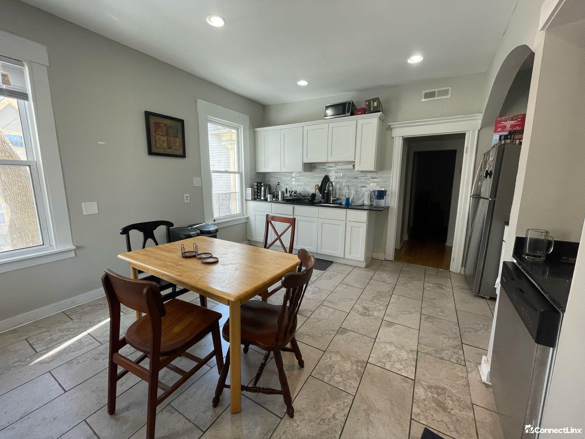 Photo 2 of 3 bed apartment in New Haven